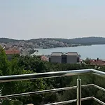 Amaris - With Sea View & Heated Swimming Pool At Ciovo Appartamento