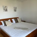 Appartamento Amaris - With Sea View & Heated Swimming Pool At Ciovo