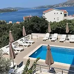 Amaris - With Sea View & Heated Swimming Pool At Ciovo Appartamento Traù