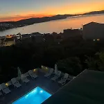 Amaris - With Sea View & Heated Swimming Pool At Ciovo Traù