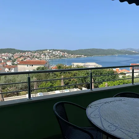 Amaris - With Sea View & Heated Swimming Pool At Ciovo 公寓 *