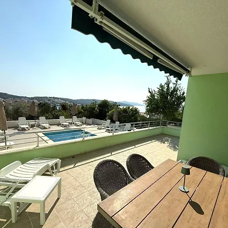 Amaris - With Sea View & Heated Swimming Pool At Ciovo