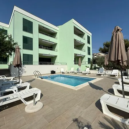 公寓 Amaris - With Sea View & Heated Swimming Pool At Ciovo