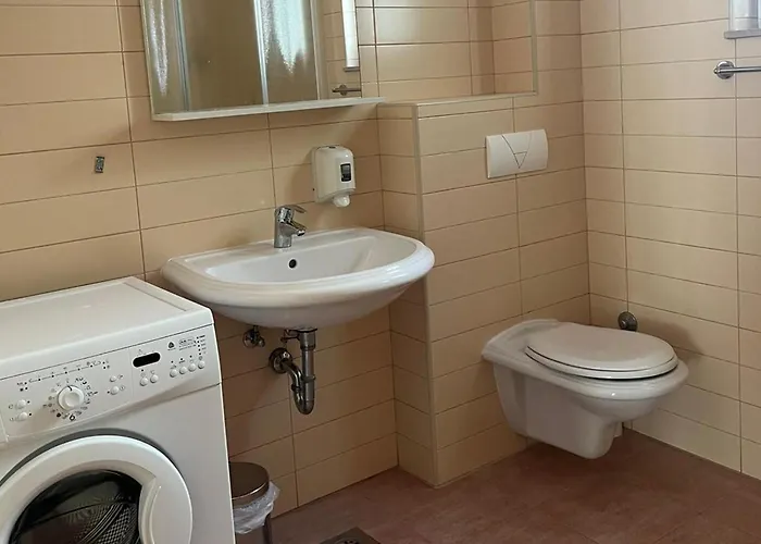 Amaris - With Sea View & Heated Swimming Pool At Ciovo Apartamento *