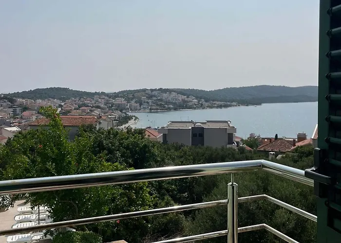 Amaris - With Sea View & Heated Swimming Pool At Ciovo Apartamento