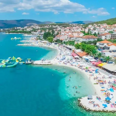 Amaris - With Sea View & Heated Swimming Pool At Ciovo Трогір