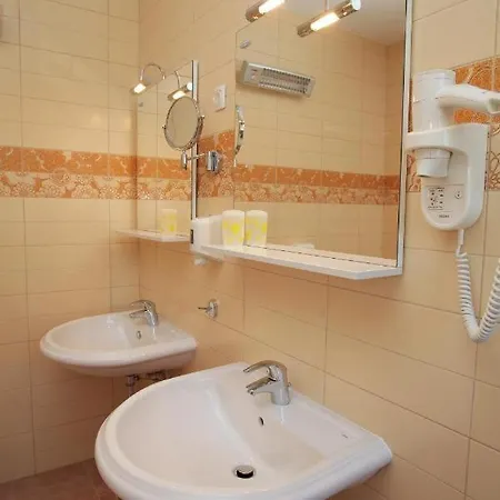 Amaris - With Sea View & Heated Swimming Pool At Ciovo Lägenhet