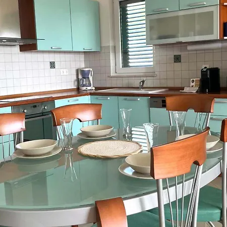 Amaris - With Sea View & Heated Swimming Pool At Ciovo Appartement *