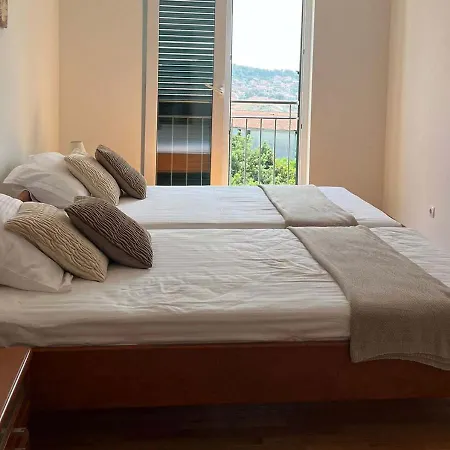 Appartement Amaris - With Sea View & Heated Swimming Pool At Ciovo