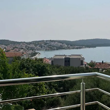 Amaris - With Sea View & Heated Swimming Pool At Ciovo Lägenhet