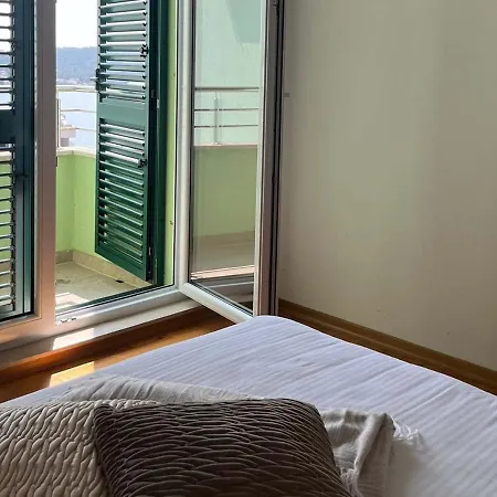 Amaris - With Sea View & Heated Swimming Pool At Ciovo Lejlighed