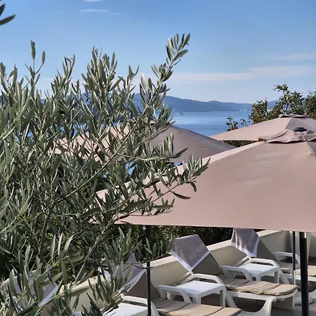 Amaris - With Sea View & Heated Swimming Pool At Ciovo *