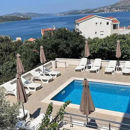 Amaris - With Sea View & Heated Swimming Pool At Ciovo Apartment Trogir
