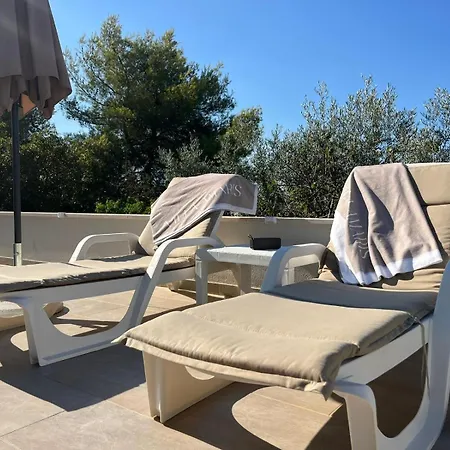 Апартаменти Amaris - With Sea View & Heated Swimming Pool At Ciovo *