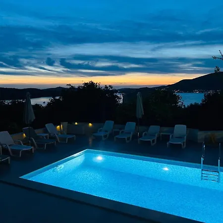 Апартаменти Amaris - With Sea View & Heated Swimming Pool At Ciovo