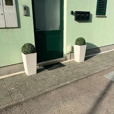 Amaris - With Sea View & Heated Swimming Pool At Ciovo