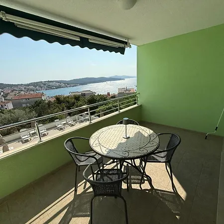 Апартаменти Amaris - With Sea View & Heated Swimming Pool At Ciovo *