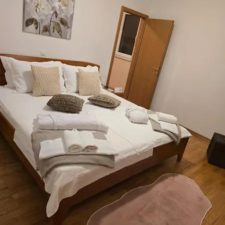 Апартаменти Amaris - With Sea View & Heated Swimming Pool At Ciovo