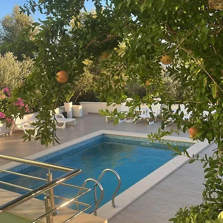 Amaris - With Sea View & Heated Swimming Pool At Ciovo Apartment