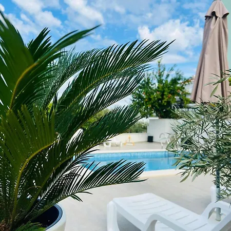 Amaris - With Sea View & Heated Swimming Pool At Ciovo *