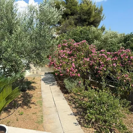 Amaris - With Sea View & Heated Swimming Pool At Ciovo Appartement Trogir