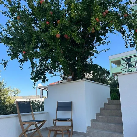 Appartement Amaris - With Sea View & Heated Swimming Pool At Ciovo Trogir