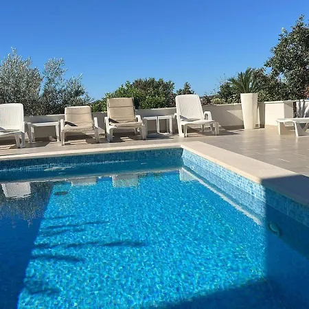 Апартаменти Amaris - With Sea View & Heated Swimming Pool At Ciovo Трогір