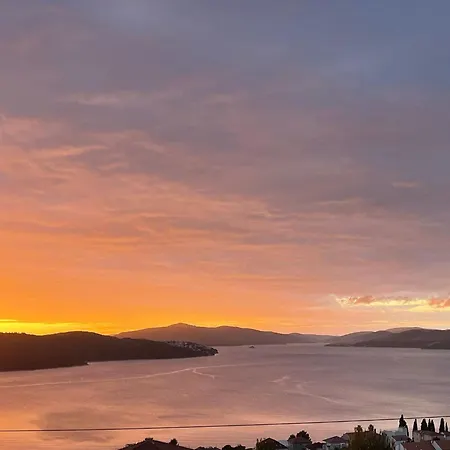 Appartement Amaris - With Sea View & Heated Swimming Pool At Ciovo