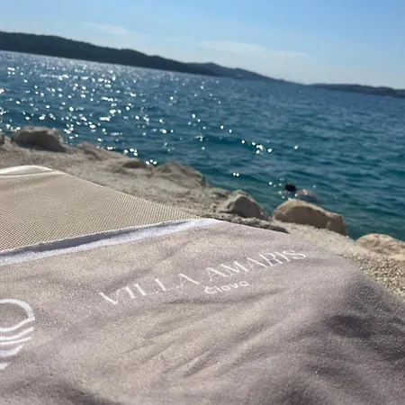 Amaris - With Sea View & Heated Swimming Pool At Ciovo * Трогір
