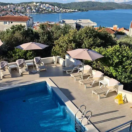 アパート Amaris - With Sea View & Heated Swimming Pool At Ciovo *