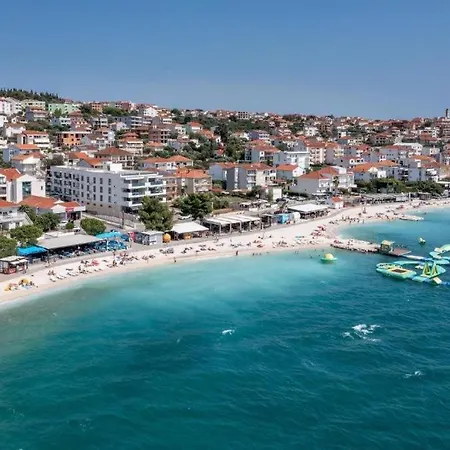 Apartment Amaris - With Sea View & Heated Swimming Pool At Ciovo Trogir