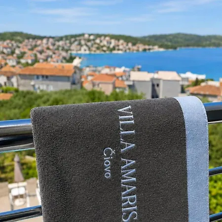 Amaris - With Sea View & Heated Swimming Pool At Ciovo Trogir