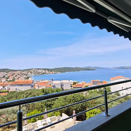 Amaris - With Sea View & Heated Swimming Pool At Ciovo Apartment Trogir