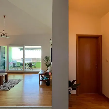 Apartment Amaris - With Sea View & Heated Swimming Pool At Ciovo Trogir