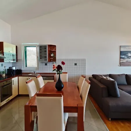 アパート Amaris - With Sea View & Heated Swimming Pool At Ciovo