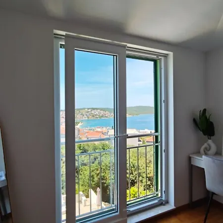 アパート Amaris - With Sea View & Heated Swimming Pool At Ciovo *