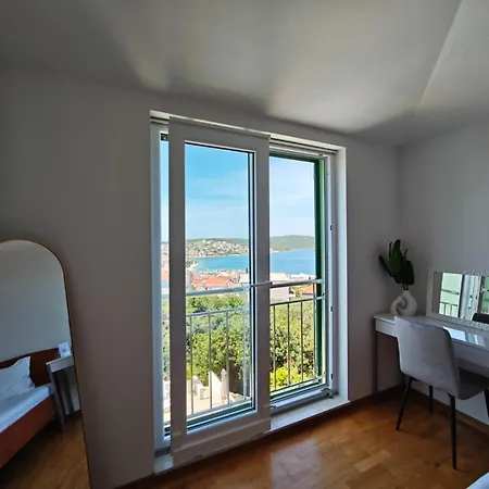 Amaris - With Sea View & Heated Swimming Pool At Ciovo Apartment *
