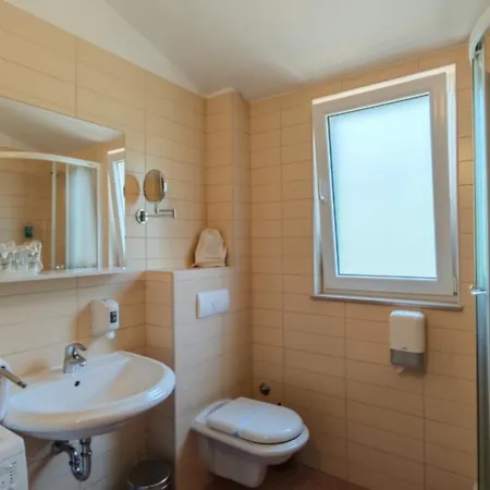 Amaris - With Sea View & Heated Swimming Pool At Ciovo Apartment *