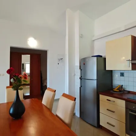Amaris - With Sea View & Heated Swimming Pool At Ciovo