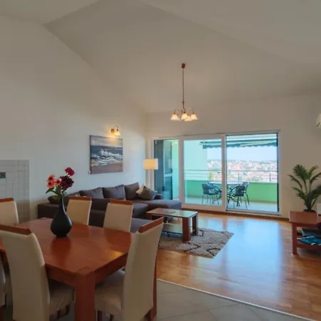 Amaris - With Sea View & Heated Swimming Pool At Ciovo Apartment Trogir
