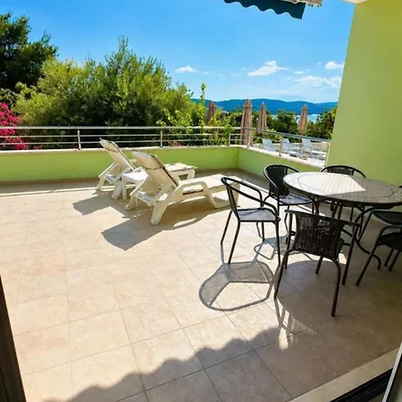 Amaris - With Sea View & Heated Swimming Pool At Ciovo Trogir