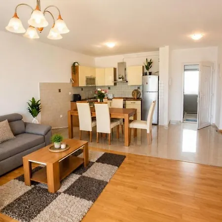 Apartment Amaris - With Sea View & Heated Swimming Pool At Ciovo