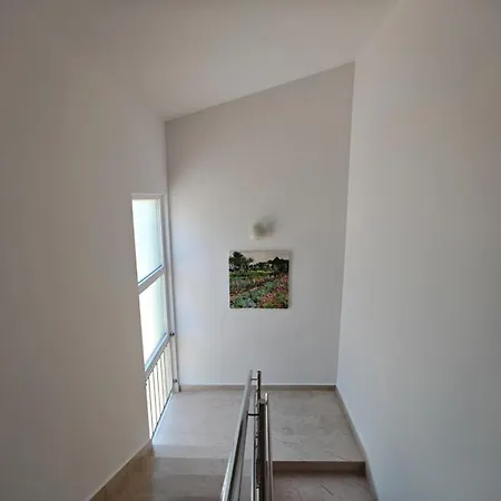 Amaris - With Sea View & Heated Swimming Pool At Ciovo