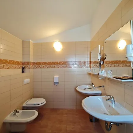 Amaris - With Sea View & Heated Swimming Pool At Ciovo