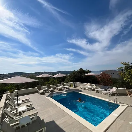 Amaris - With Sea View & Heated Swimming Pool At Ciovo * Trogir