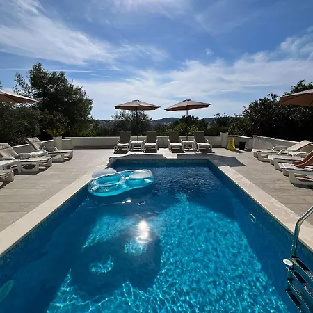 Apartment Amaris - With Sea View & Heated Swimming Pool At Ciovo