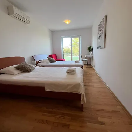 Apartment Amaris - With Sea View & Heated Swimming Pool At Ciovo