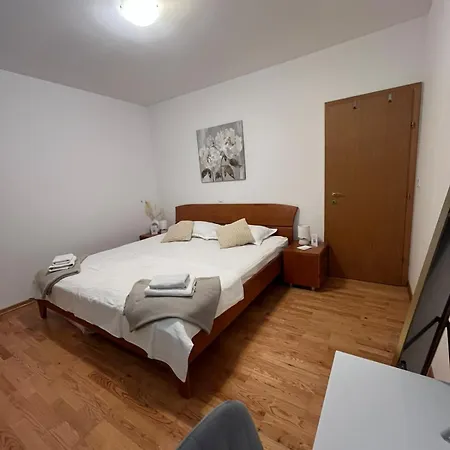 Amaris - With Sea View & Heated Swimming Pool At Ciovo