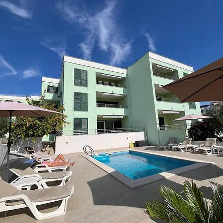 Amaris - With Sea View & Heated Swimming Pool At Ciovo Apartment *