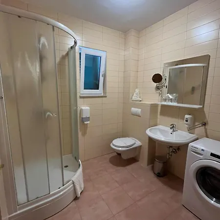 Apartment Amaris - With Sea View & Heated Swimming Pool At Ciovo *